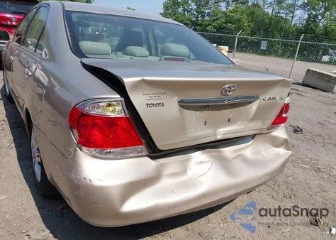 2006 Toyota Camry Le z USA, uszkodzony, nr VIN 4T1BE32K06U110943